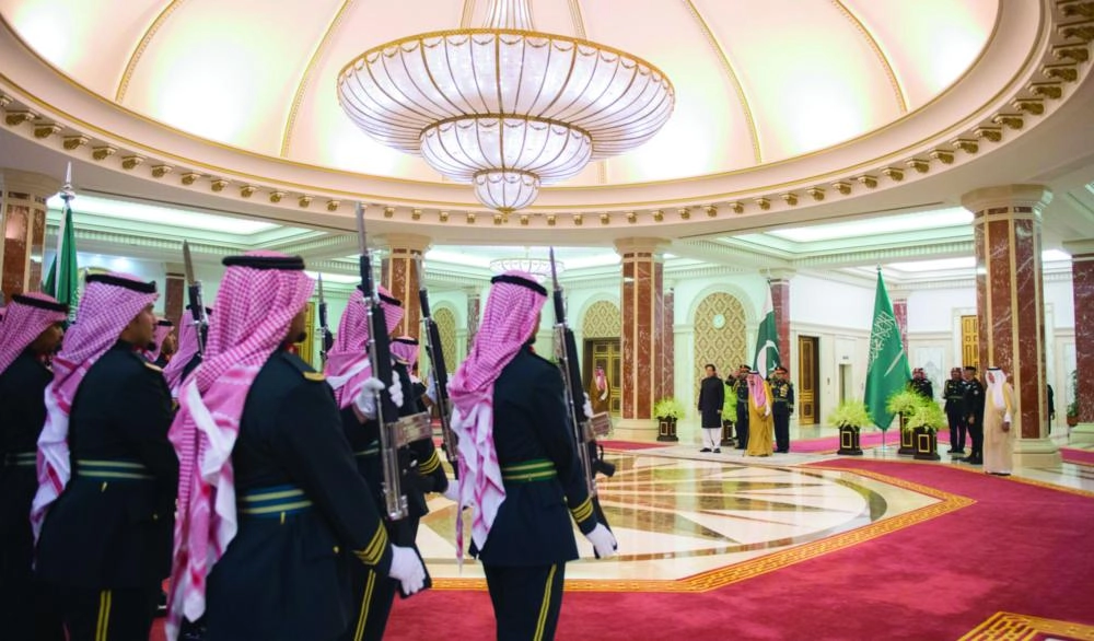 من مراسم الاستقبال الرسمية  