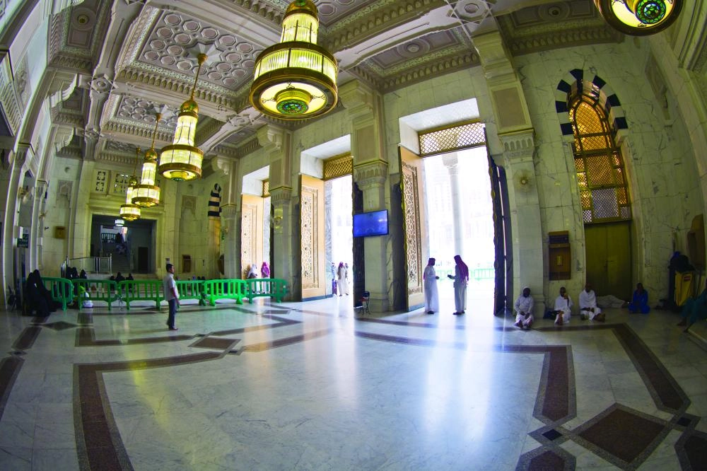 أنس الحارثي)