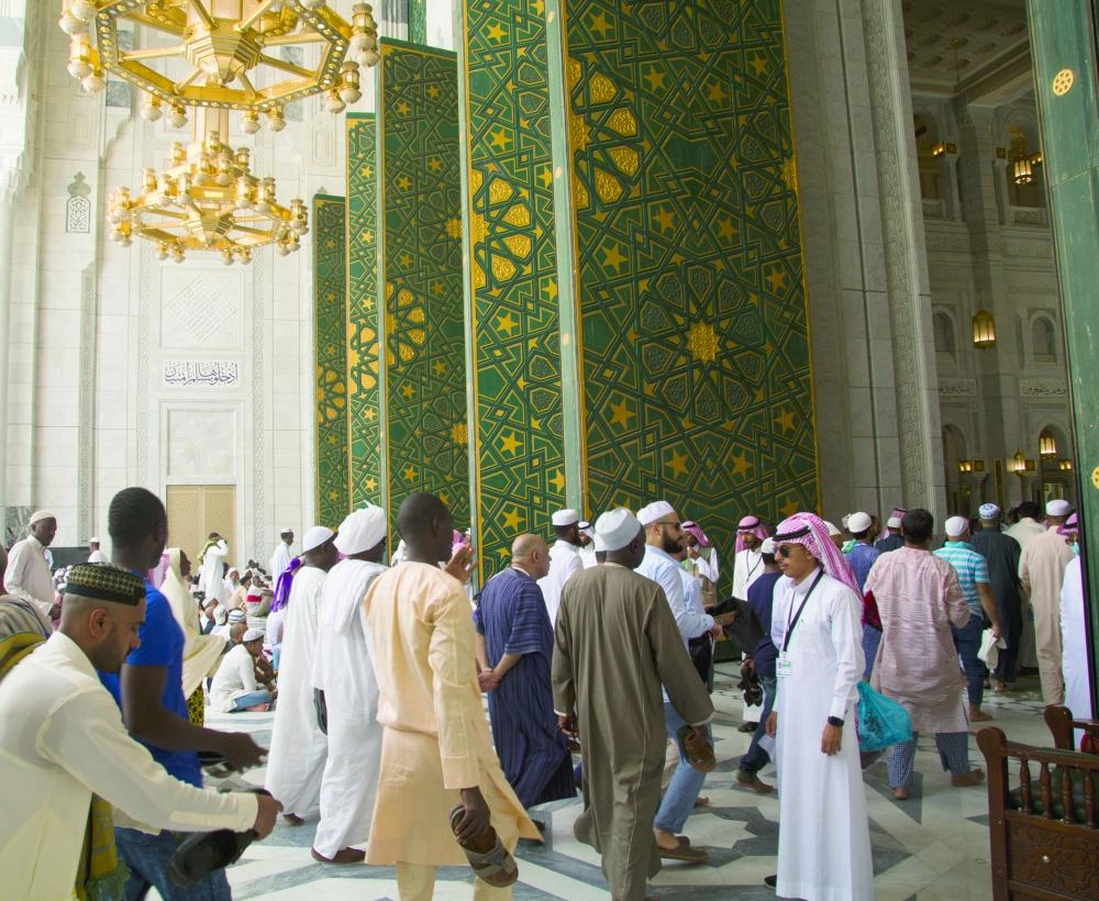 أنس الحارثي)