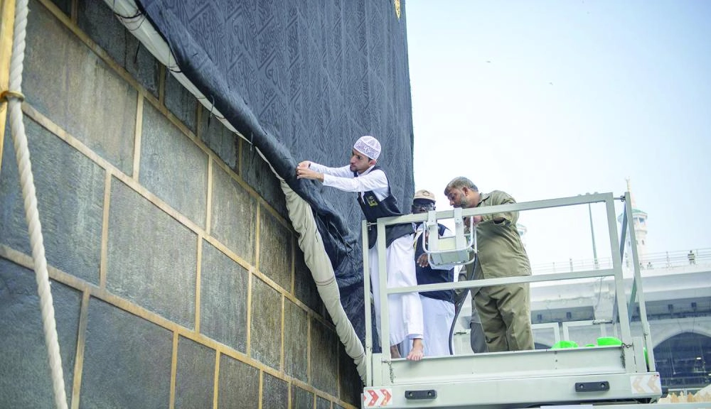 من أعمال إسدال ثوب الكعبة (واس)