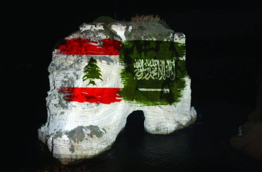 






علما المملكة ولبنان على صخرة الروشة                                              (واس)