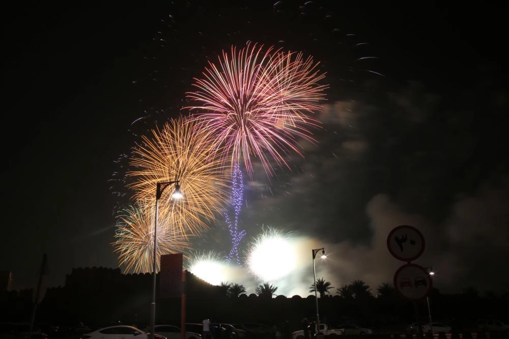 






عروض الألعاب النارية في حي البجيري بالرياض      (زياد الرزيزاء)
