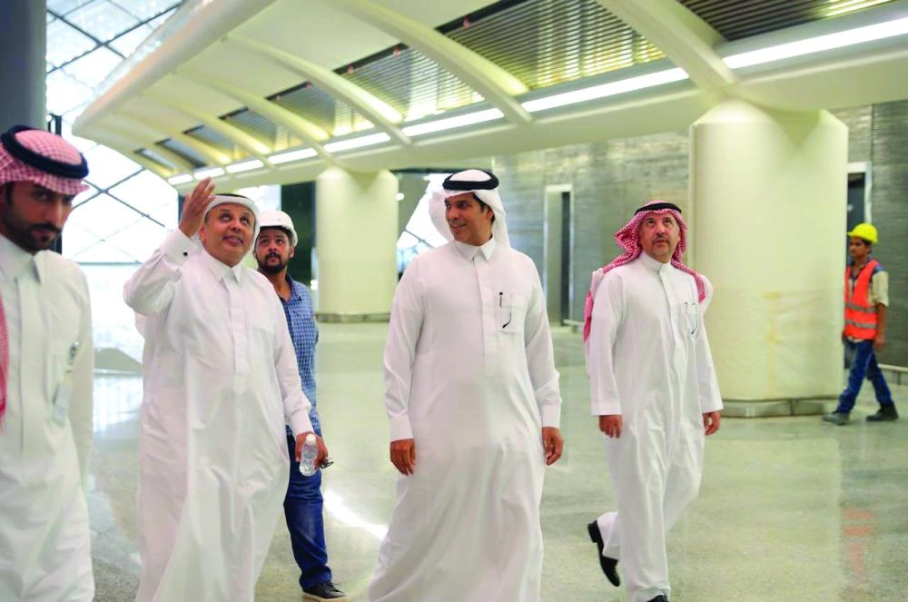 






وزير النقل خلال جولة سابقة للاطلاع على جاهزية قطار الحرمين                       (واس)