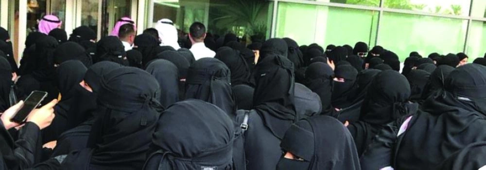 زحام سيدات خلال التقديم                   (مكة)