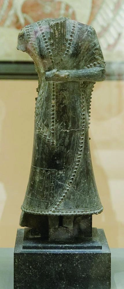 تمثال من الحجر الألمس