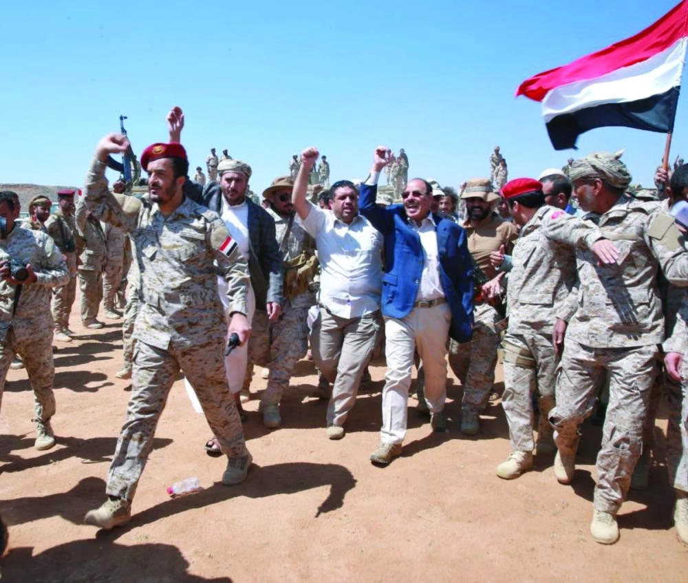 






نائب الرئيس اليمني خلال جولة على محور علب                                                                                                                            (تويتر)