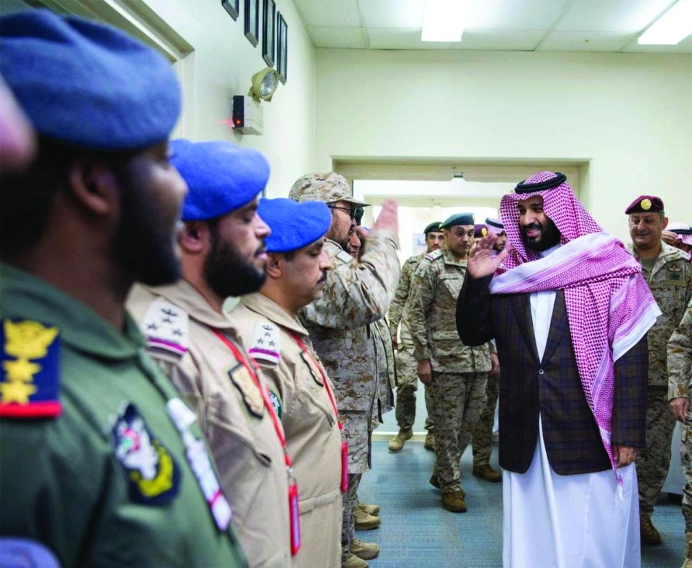 ولي العهد خلال زيارته القوات العسكرية (واس)