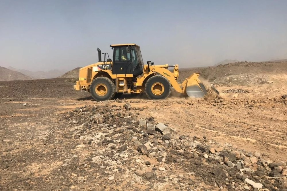 إزالة تعديات على أراض حكومية في إحدى المدن  (مكة)