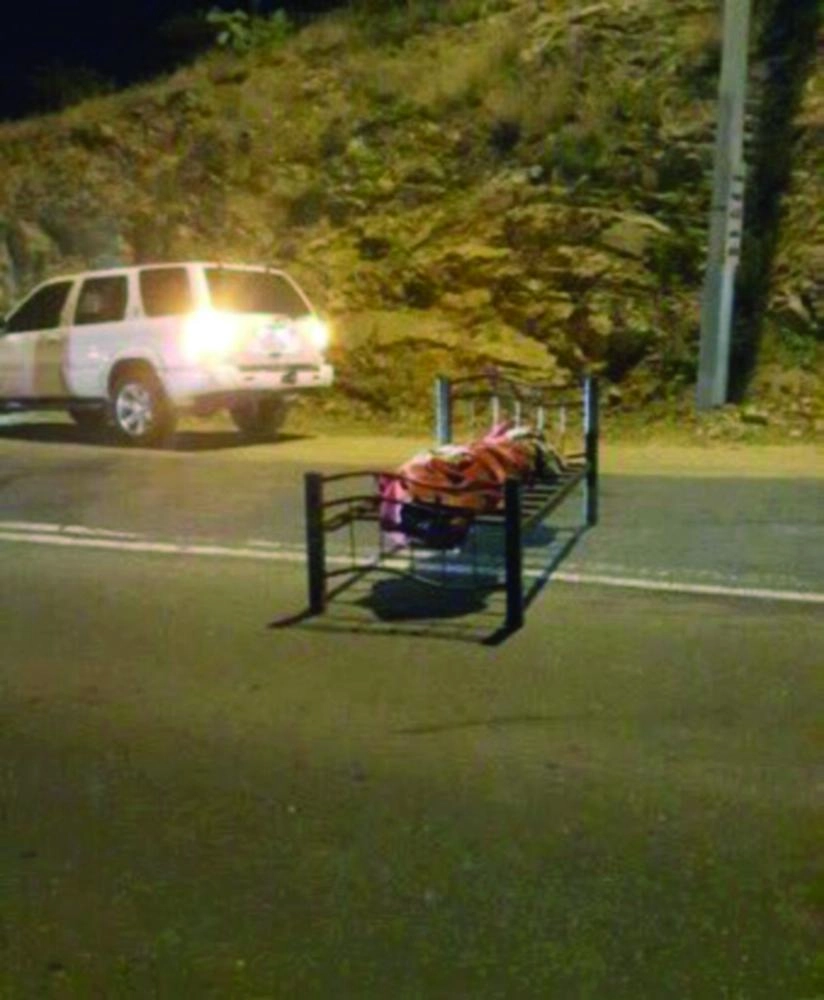 






صورة متداولة للجثة خلال وضعها على الطريق