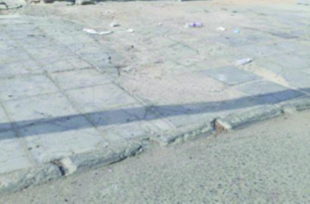 صيانة الطرق والأرصفة المتهالكة