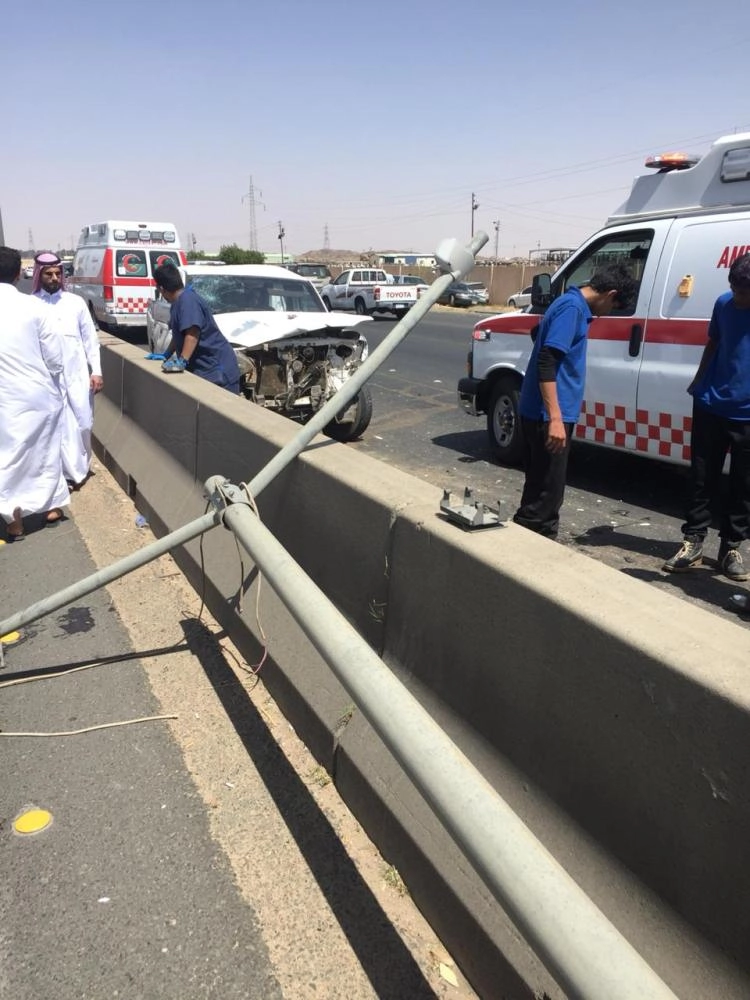 الفرق تباشر الحادث (مكة)