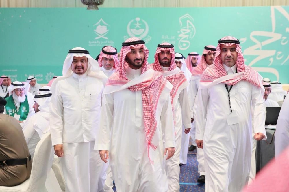 عبدالله بن بندر حاضرا في النقاشات