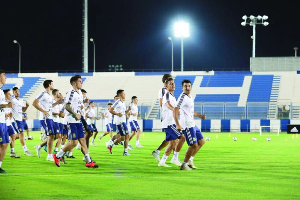 






لاعبو المنتخب الأرجنتيني خلال التدريبات                    (مكة)