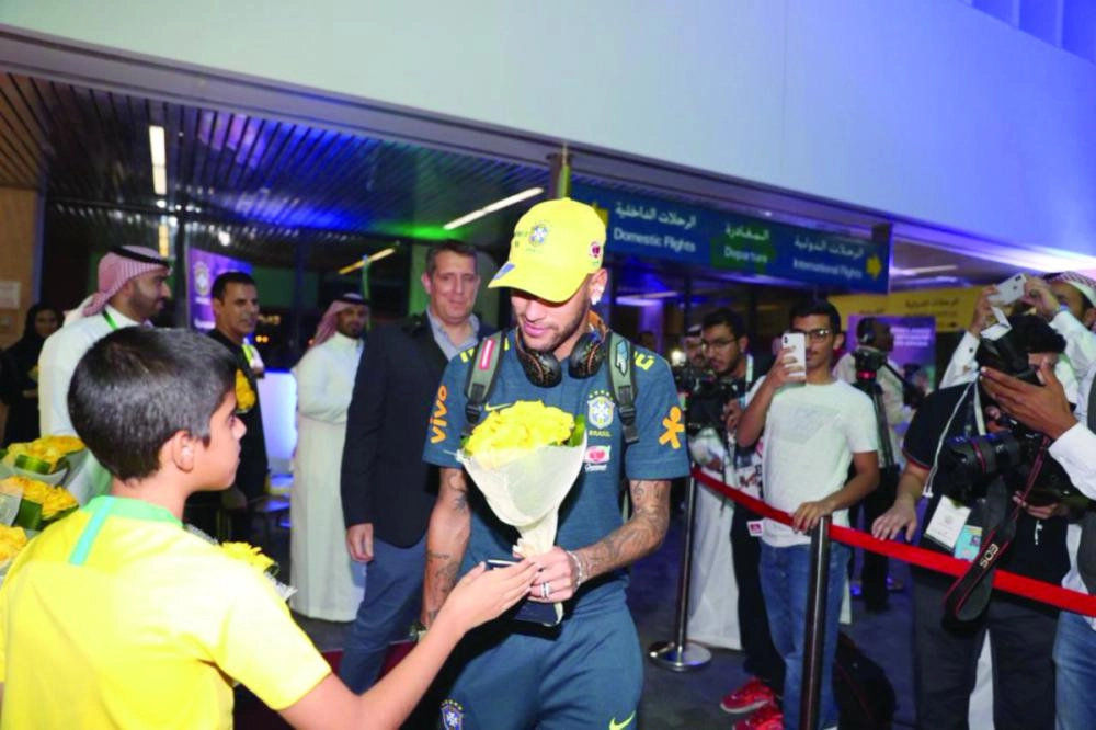 






بعثة المنتخب البرازيلي خلال وصولها الرياض                                              (الهيئة العامة للرياضة)