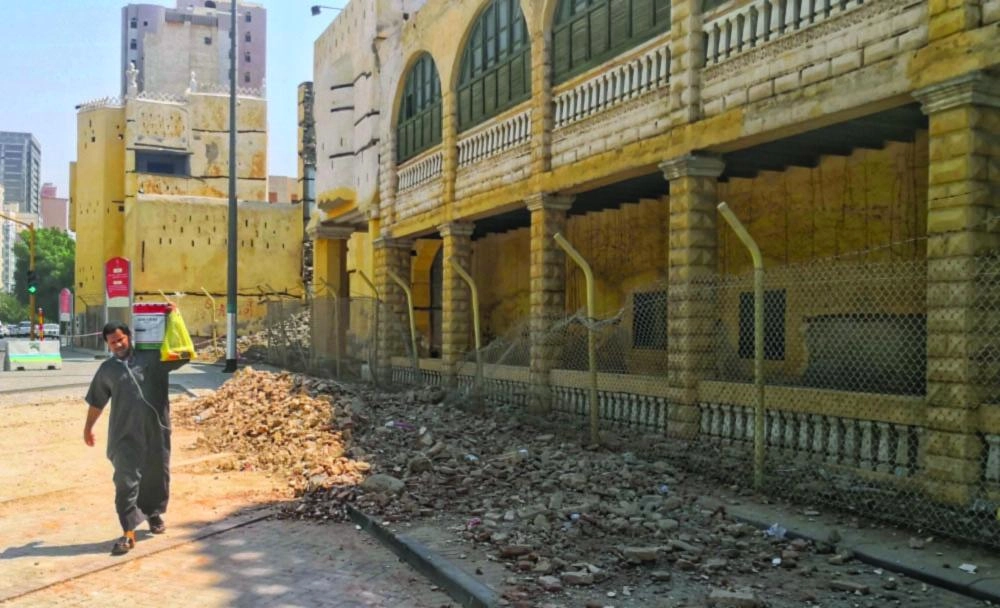 






قصر السقاف كما بدا أخيرا                                                                          (أنس الحارثي)