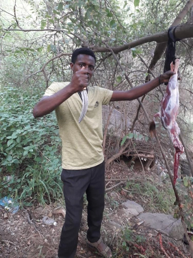 






من الصور المتداولة للمجهولين في المنطقة