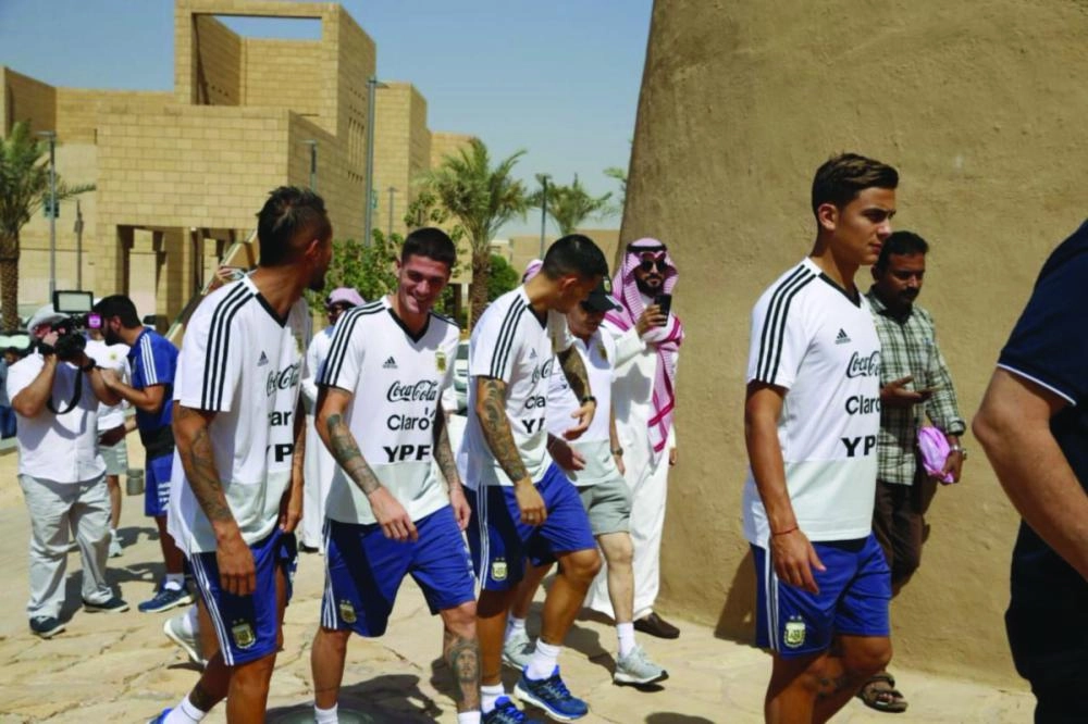 






من زيارة المنتخب الأرجنتيني لقصر المصمك                                                (مكة)