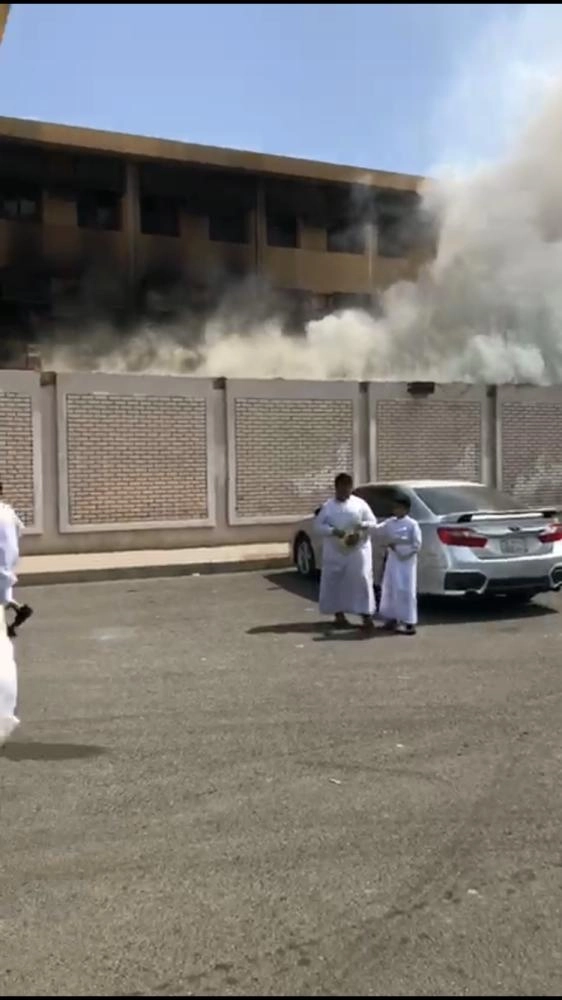 طلاب المدرسة بعد الإخلاء                                                          (مكة)