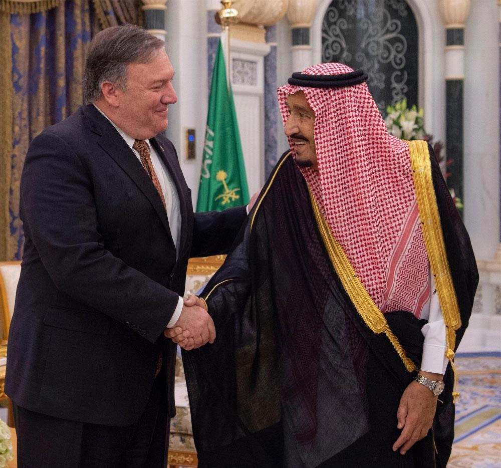 الملك سلمان مستقبلا ماك بومبيو في اليمامة بالرياض (واس)
