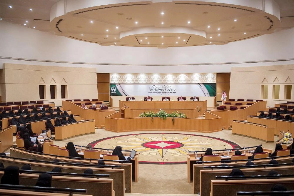 فيصل بن مشعل خلال ترؤسه الاجتماع    (واس)