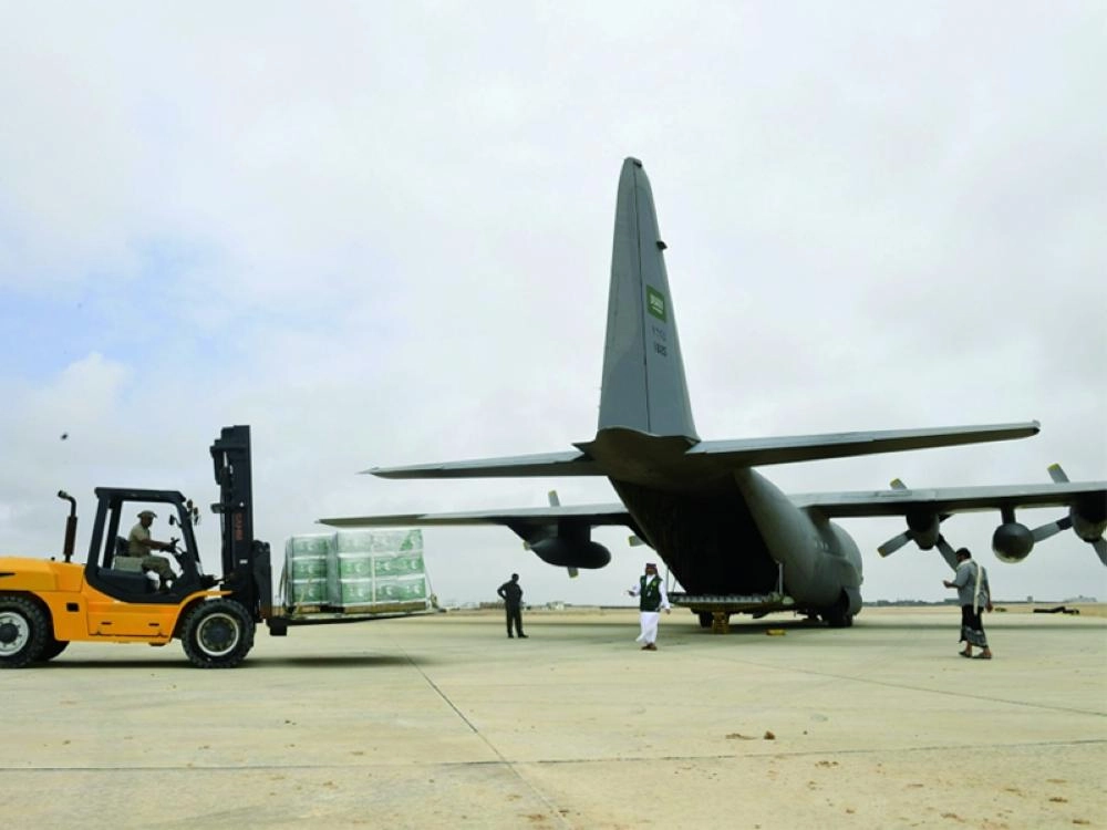 مساعدات قدمها مركز الملك سلمان لمساعدة المنكوبين في المهرة                                                                                 (واس)