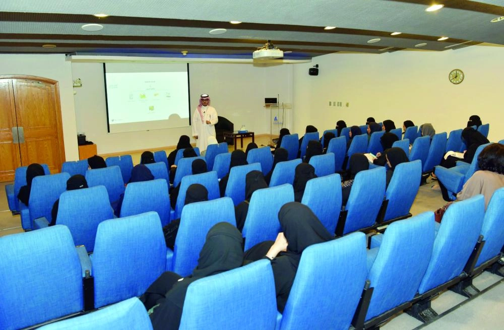 






جانب من ورشة العمل                               (غرفة الشرقية)