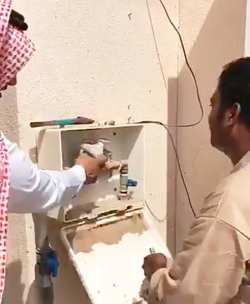 أثناء فك أحد العدادات