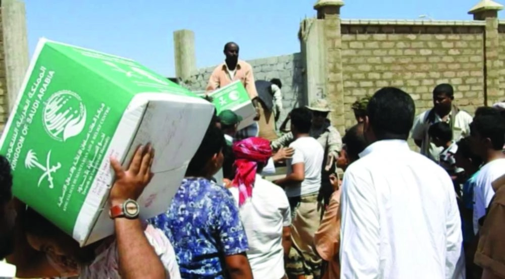 المتضررون من الإعصار يتسلمون المساعدات السعودية (واس)