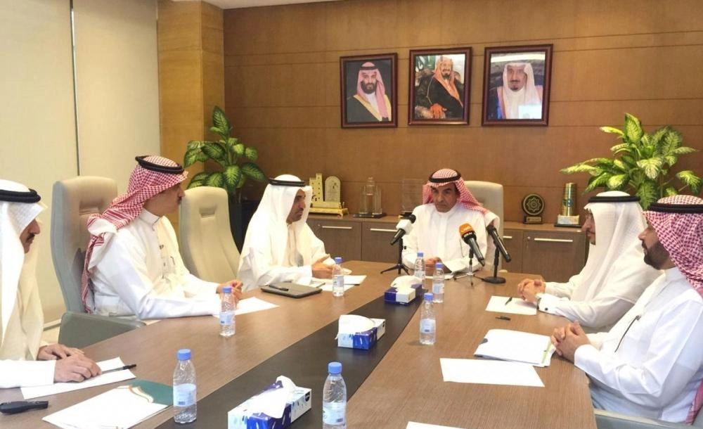 عبدالرحمن العاصمي خلال تدشينه اليوم البوابة الالكترونية "إيفاد" (مكة)