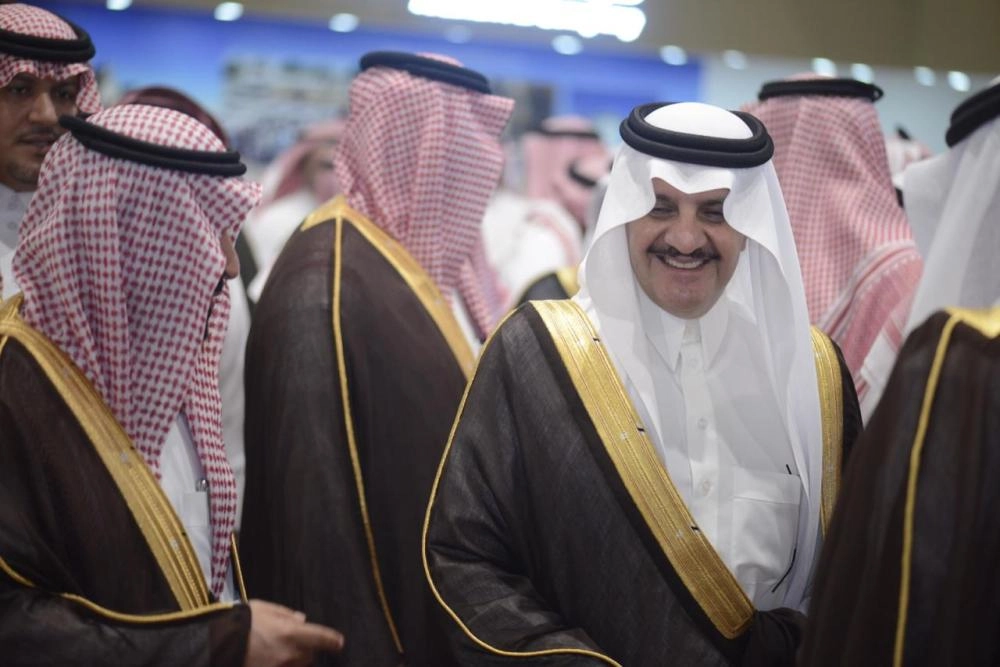 أمير الشرقية يتجول في المعرض (مكة)