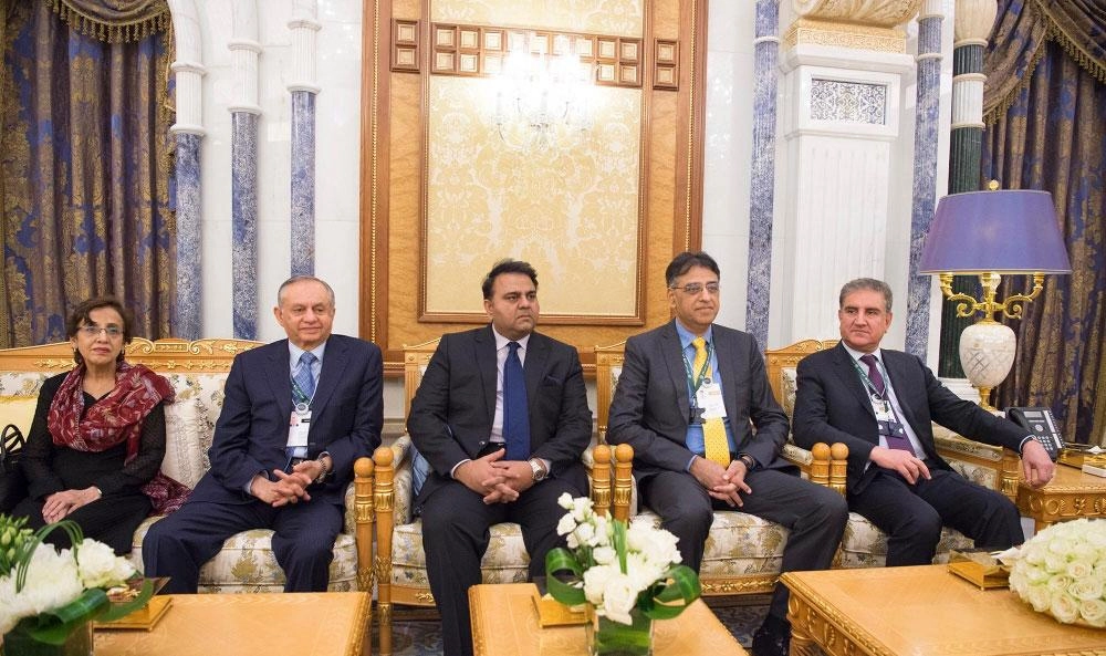 عدد من المسؤولين الباكستانيين