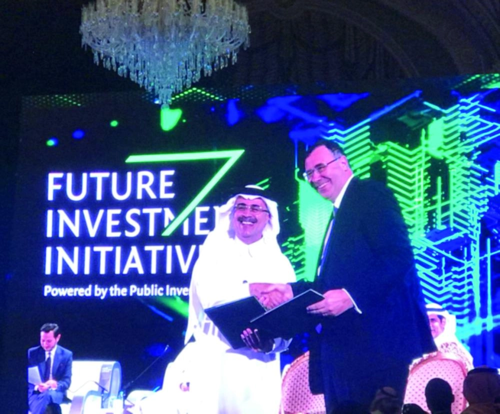 






أثناء توقيع مذكرات التفاهم      (أرامكو السعودية)