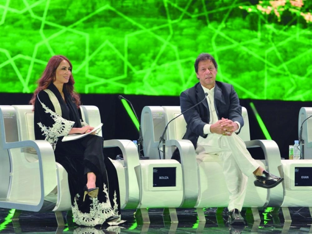 خان خلال حديثه بالمنتدى