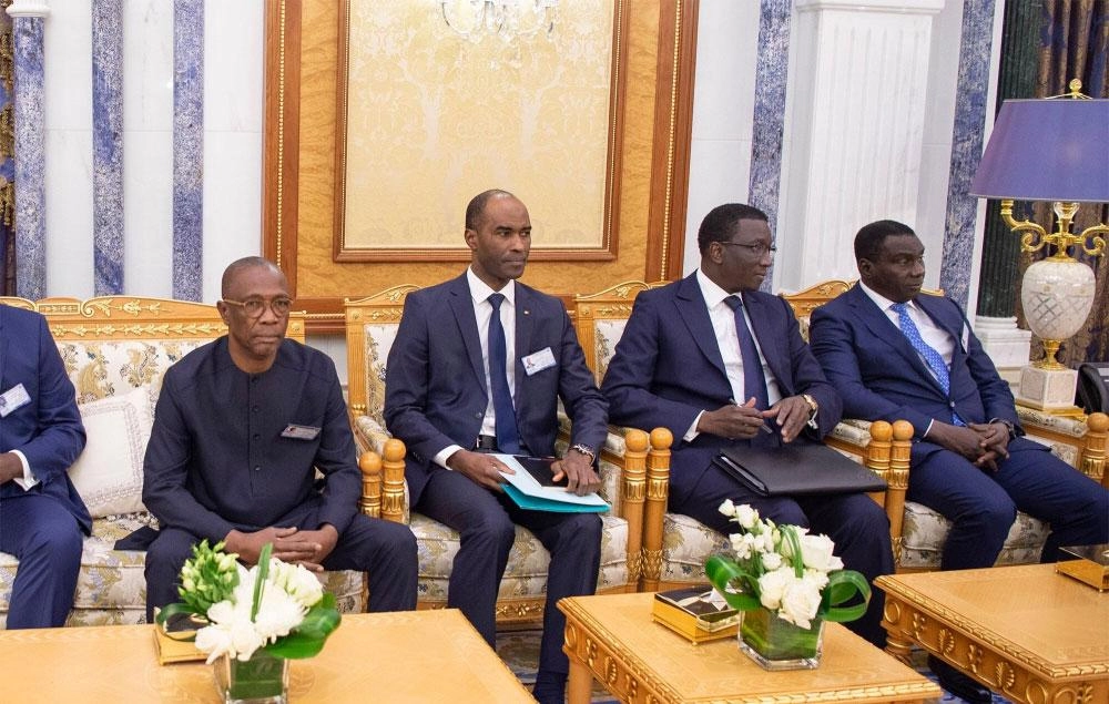 مسؤولون سنغاليون خلال اللقاء