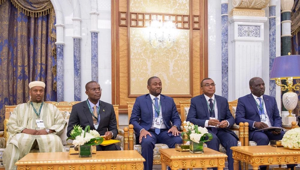 مسؤولون جابانيون خلال اللقاء