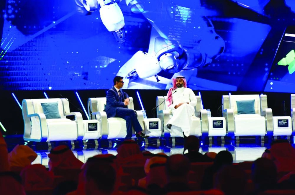 






السواحة خلال حديثه بالمنتدى                                                        (واس)