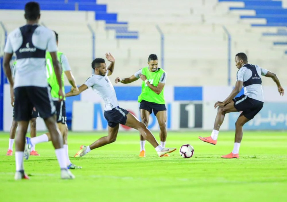 






 من استعدادات الهلال الأخيرة               (المركز الإعلامي)