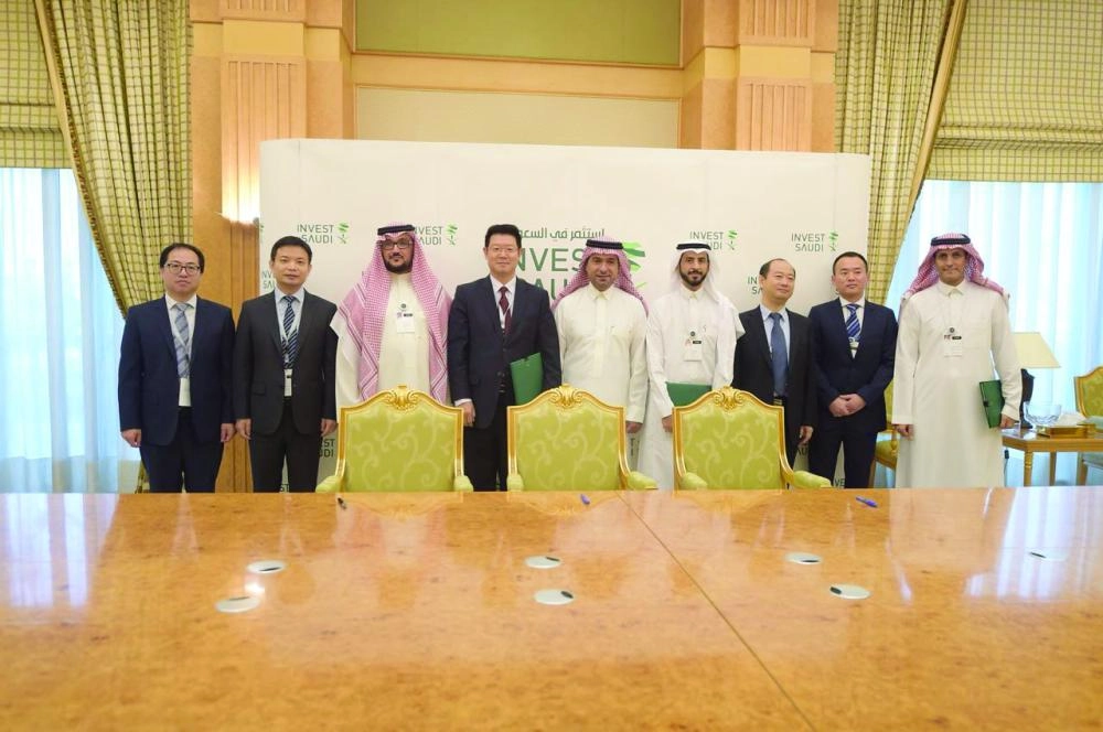 وزير الإسكان أثناء حضوره توقيع الاتفاقيات