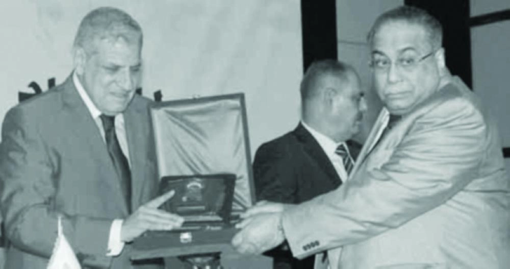 خياط يتسلم في وقت سابقا تكريم اتحاد الصحفيين العرب في وقت سابقا