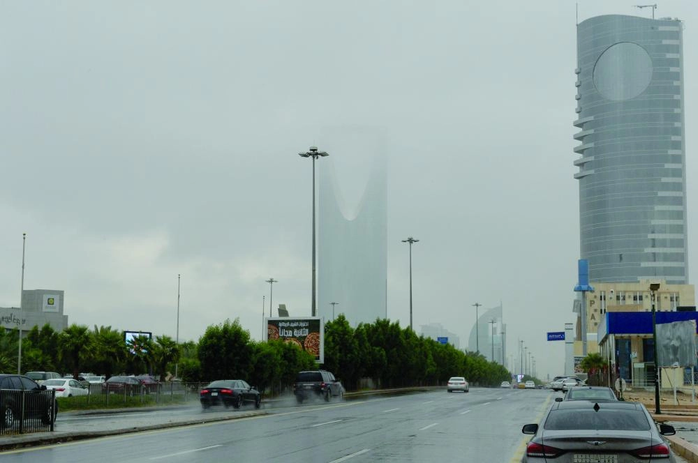 من الأمطار التي هطلت على الرياض (واس)