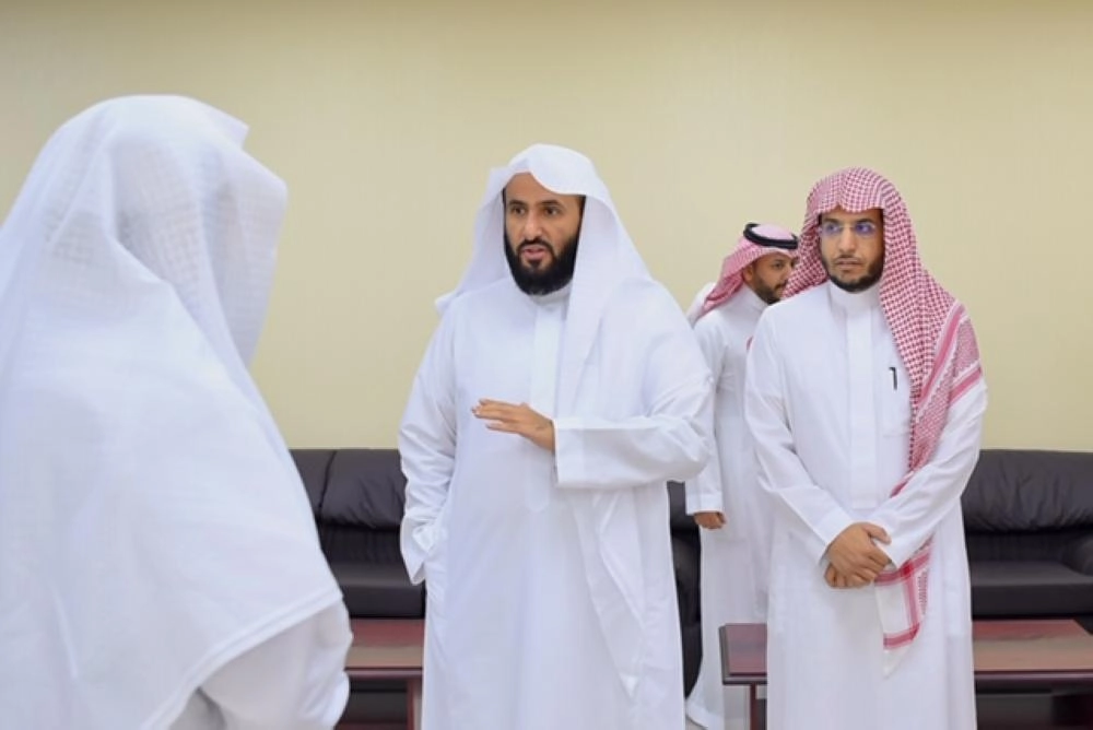 وليد الصمعاني خلال تفقده المحكمة العمالية بالرياض (مكة)