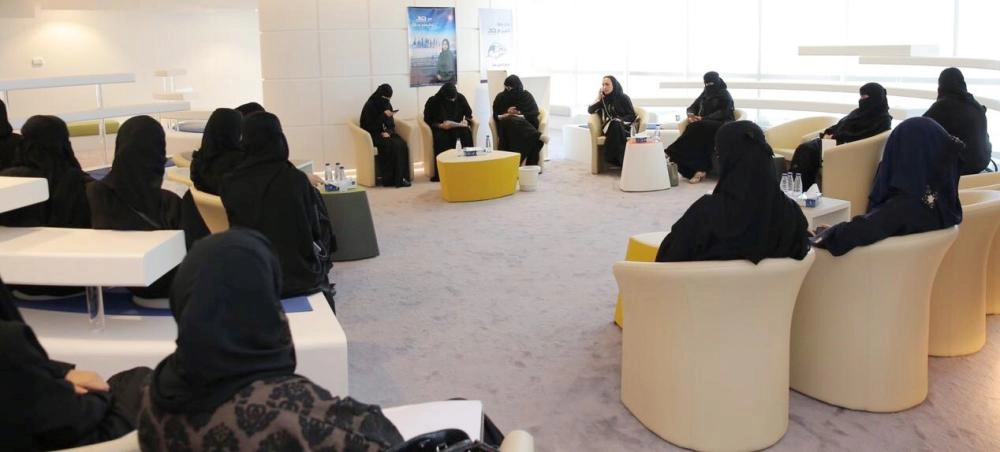 سيدت يحضرن احد الورش (هدف)