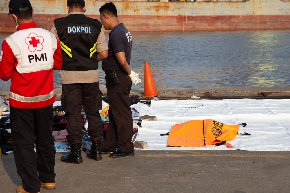 بعض الحطام الذي عثر عليه من الطائرة (د ب أ)