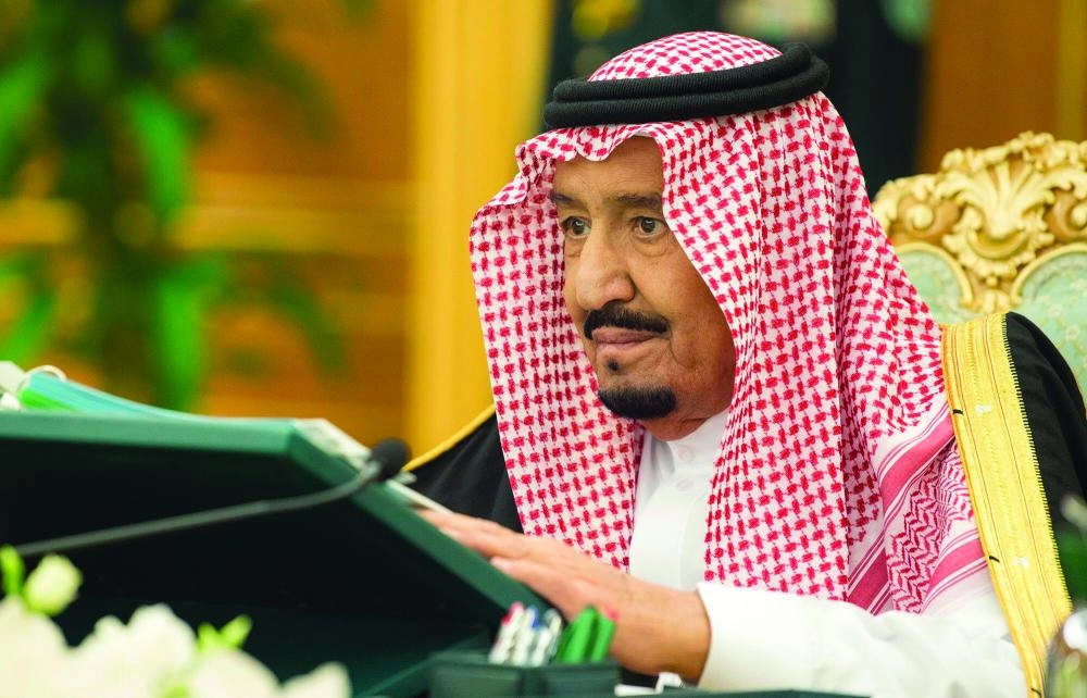 الملك سلمان لدى ترؤسه جلسة مجلس الوزراء في قصر اليمامة بالرياض (واس)