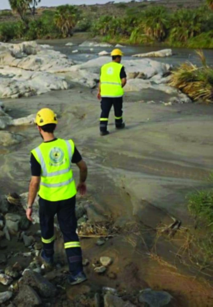 






فرق الدفاع المدني تبحث عن مفقودين جراء الأمطار                                        (مكة)