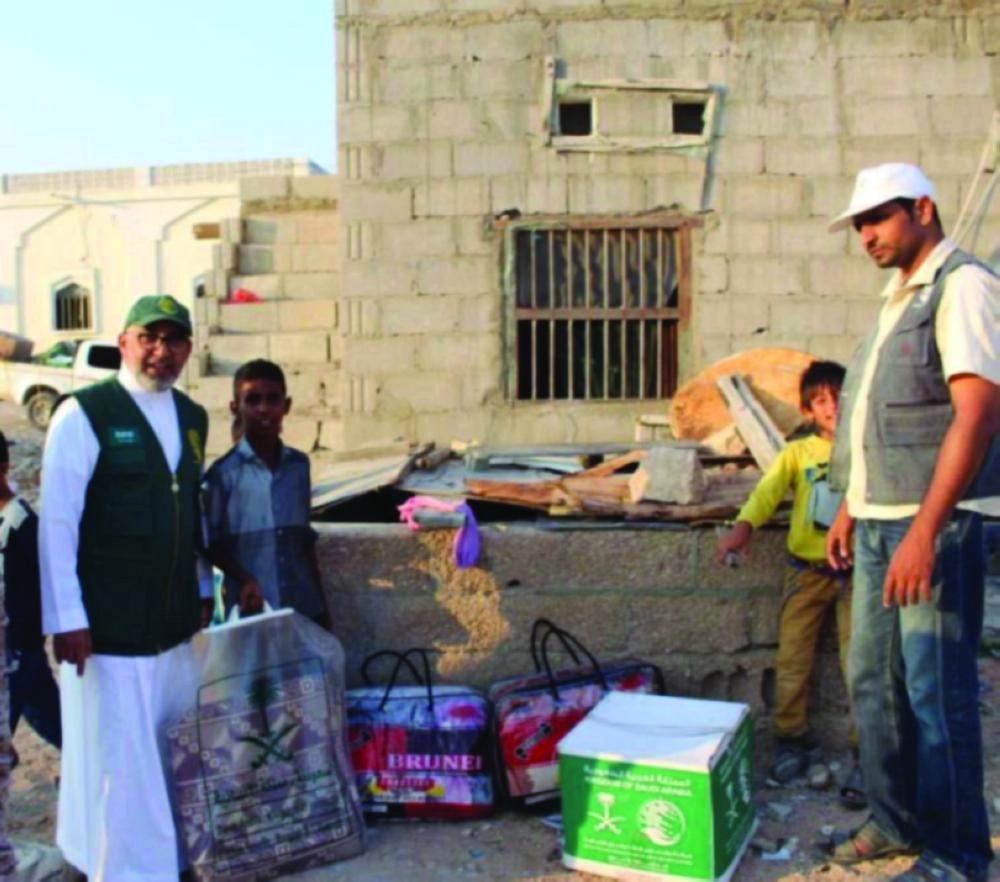 مركز الملك سلمان يوزع مساعدات ايوائية في اليمن (واس)