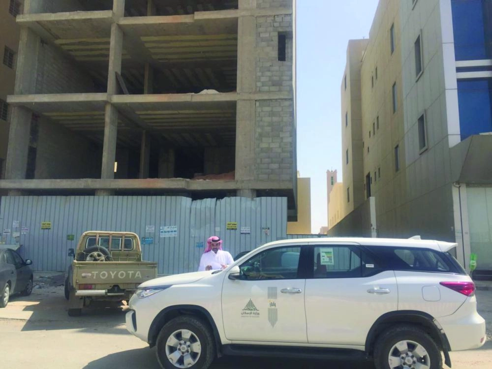 






ممثل برنامج وافي أثناء متابعة أحد المشاريع                     (مكة)