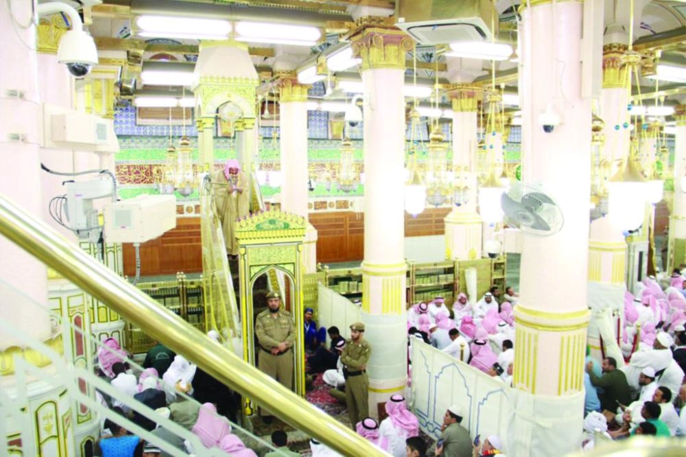 






القاسم يلقي خطبة الجمعة في المسجد النبوي  (واس)