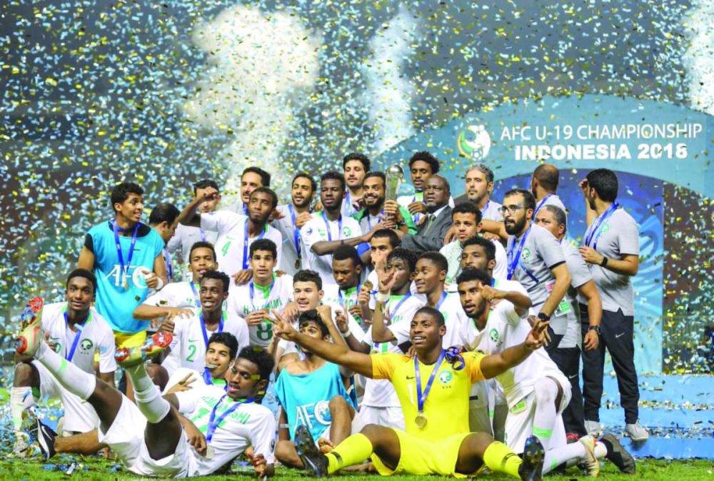 فرحة لاعبي ومسؤولي الأحضر الشاب باللقب الآسيوي