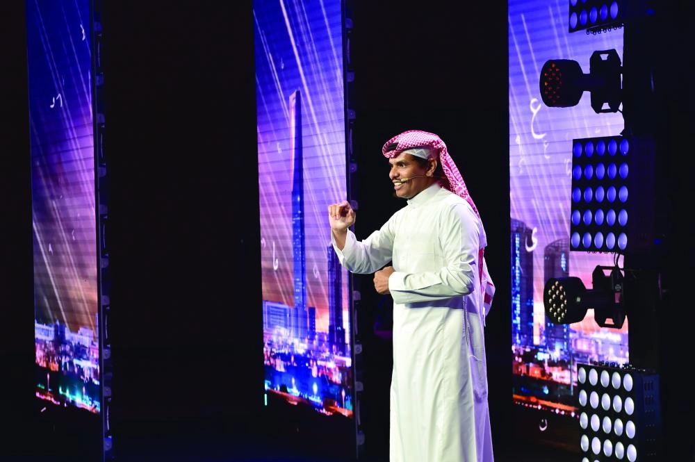 الشاعر عيضة السفياني خلال مشاركته في الرياض (مكة)